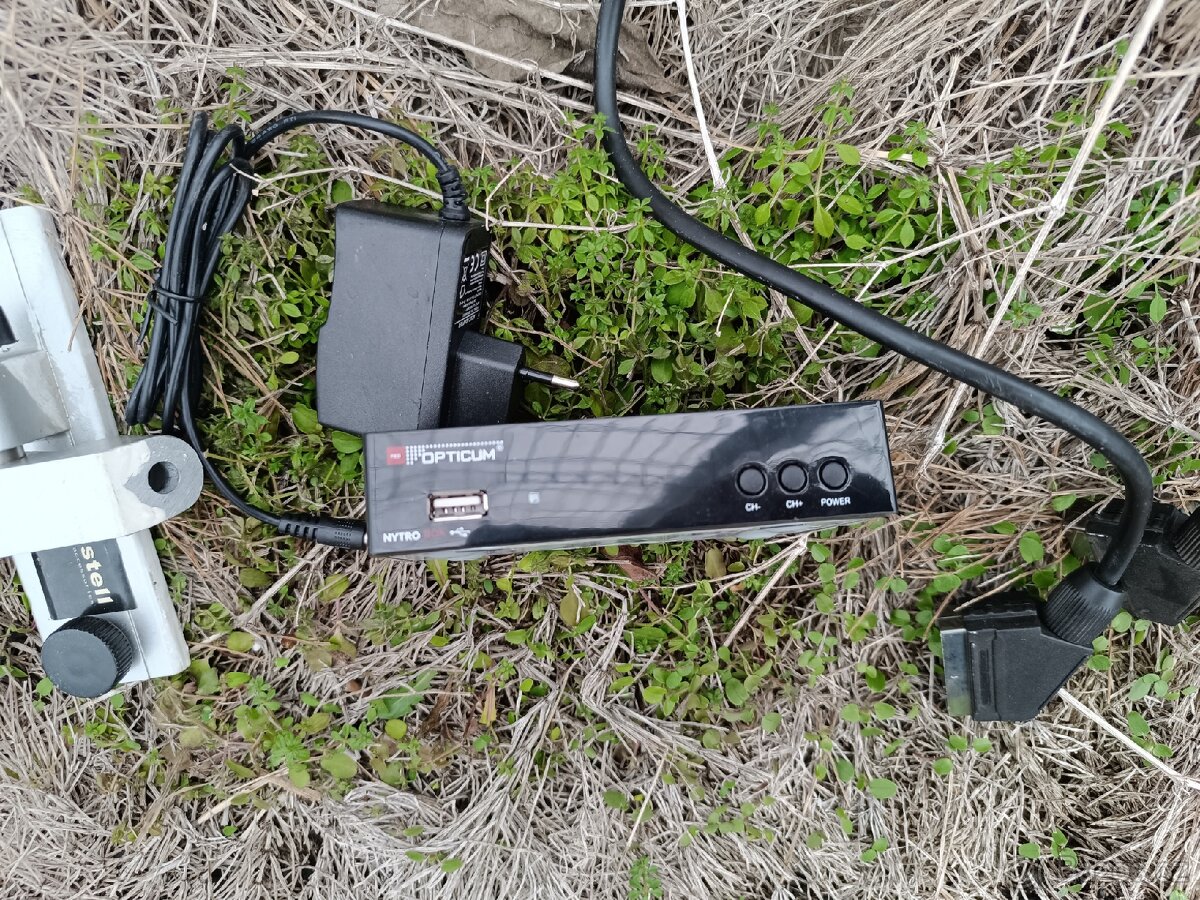 Prodám TV Samsung LE32E420E2W 81,3 cm (32"), na zeď - 7