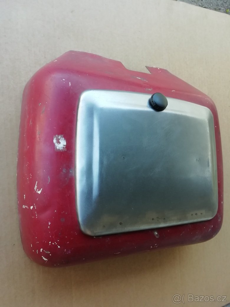 Dvierka skrinky batérií a bočné dvierka na Tatran,Manet. - 7