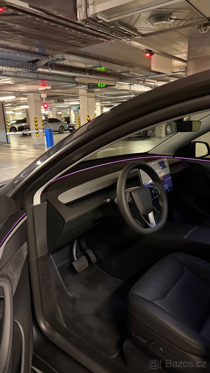 Tesla Model Y Premium Long Range 4x4 - 7