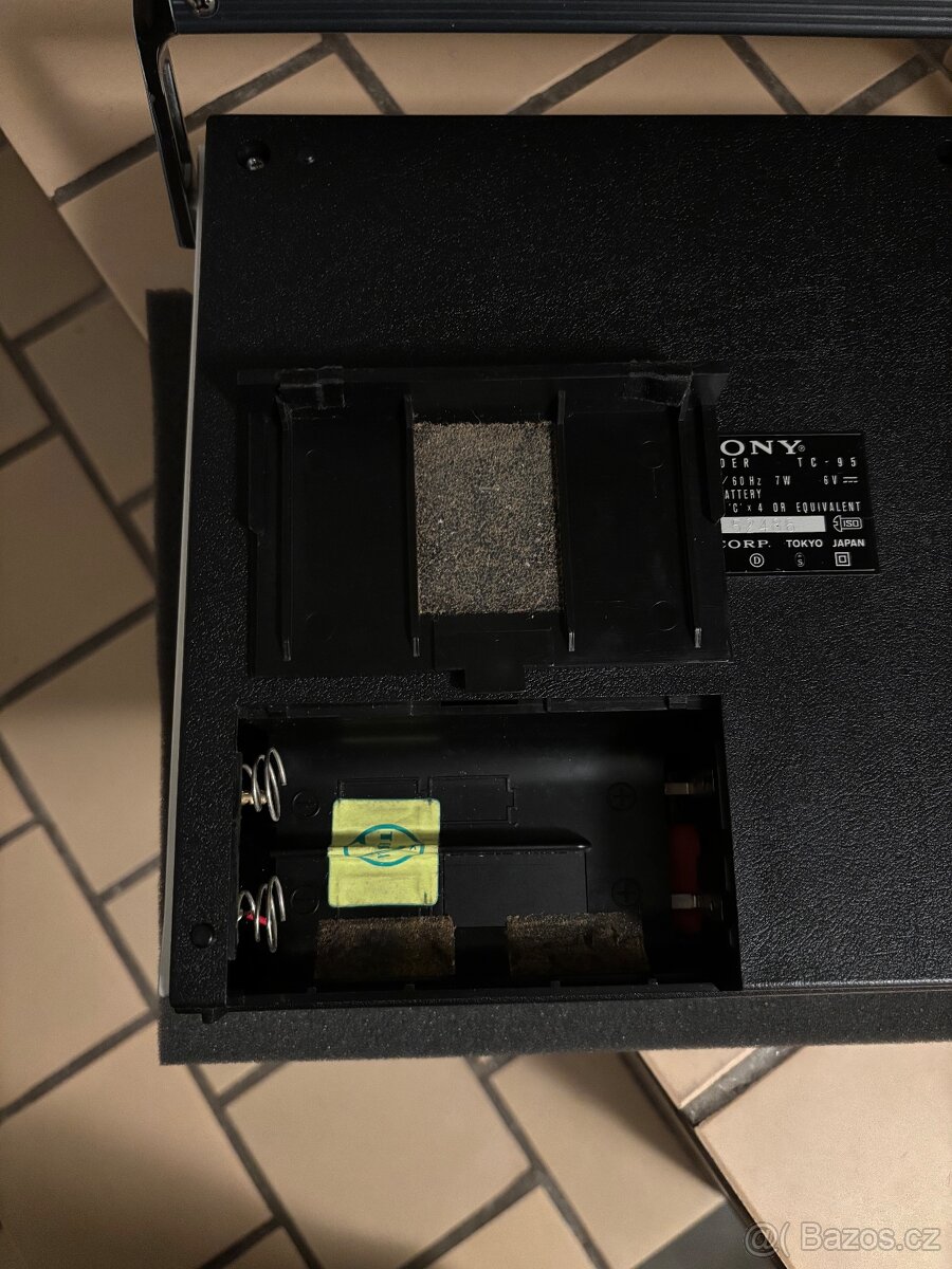 SONY. Kazetový magnetofon - 7