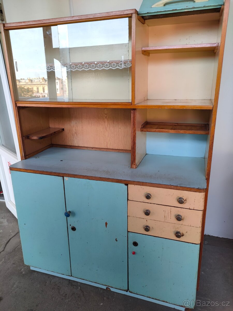 STAROŽITNÝ NÁBYTEK - 7