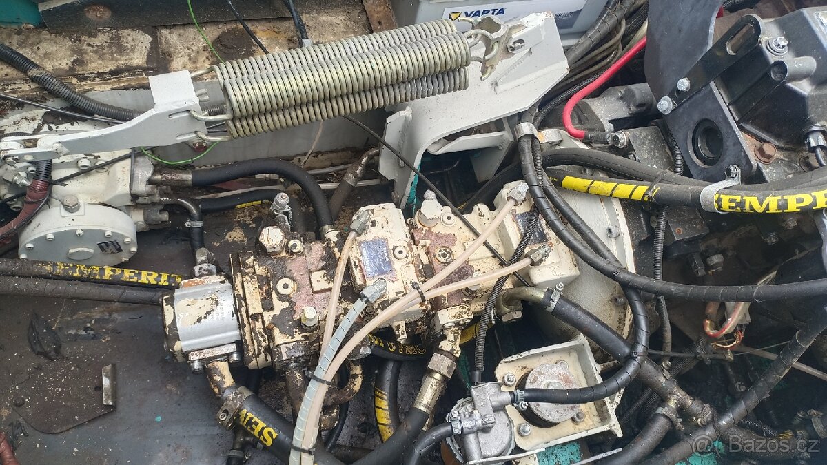 Smykový nakladač Locust 752 - 7