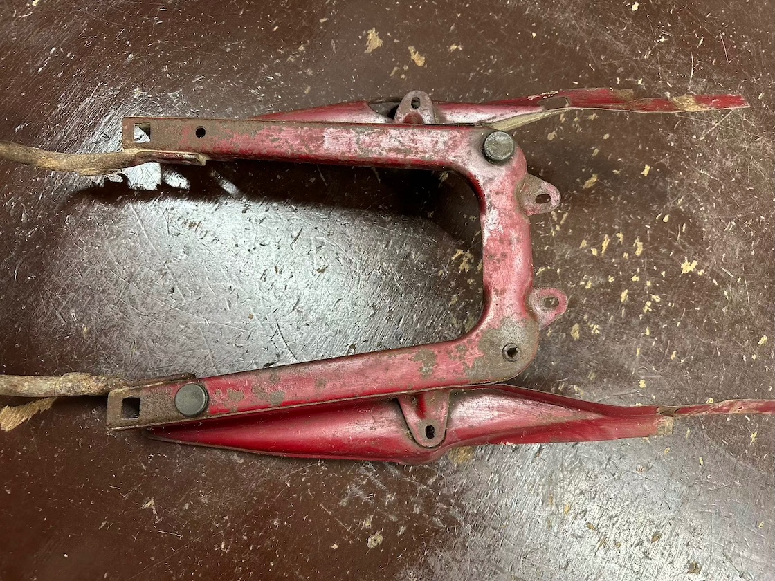 Predám pôvodný podsedlový rámeček JAWA 250/590 350/361 SPORT - 7