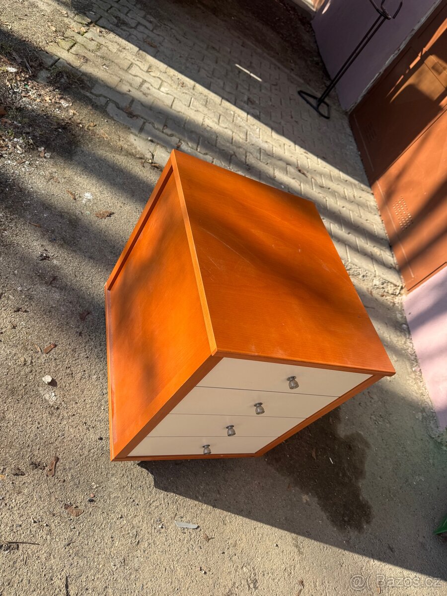 Psací stůl a kontejner - 7