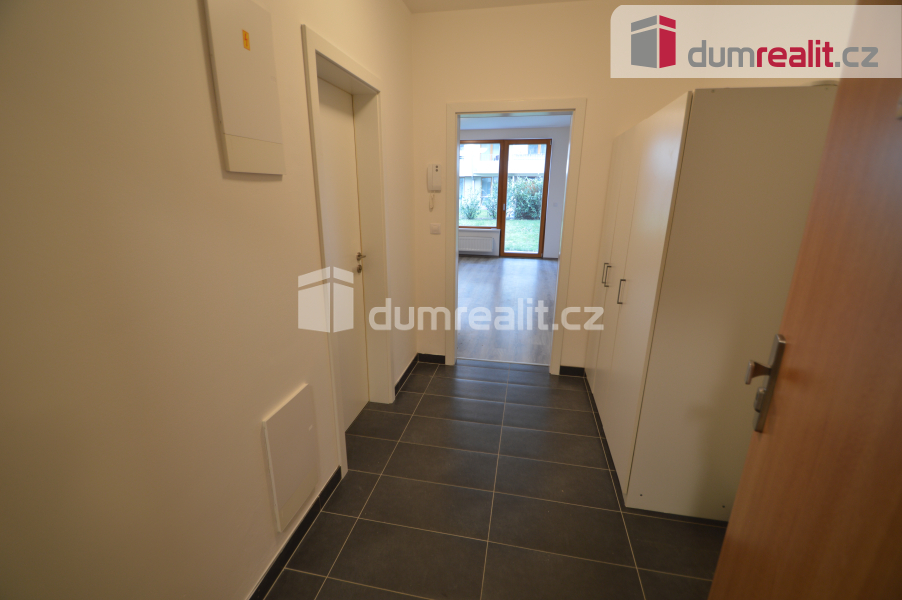 Pronájem 1kk 35m2+60m2 předzahrádka P9 Hloubětín Modrého - 7