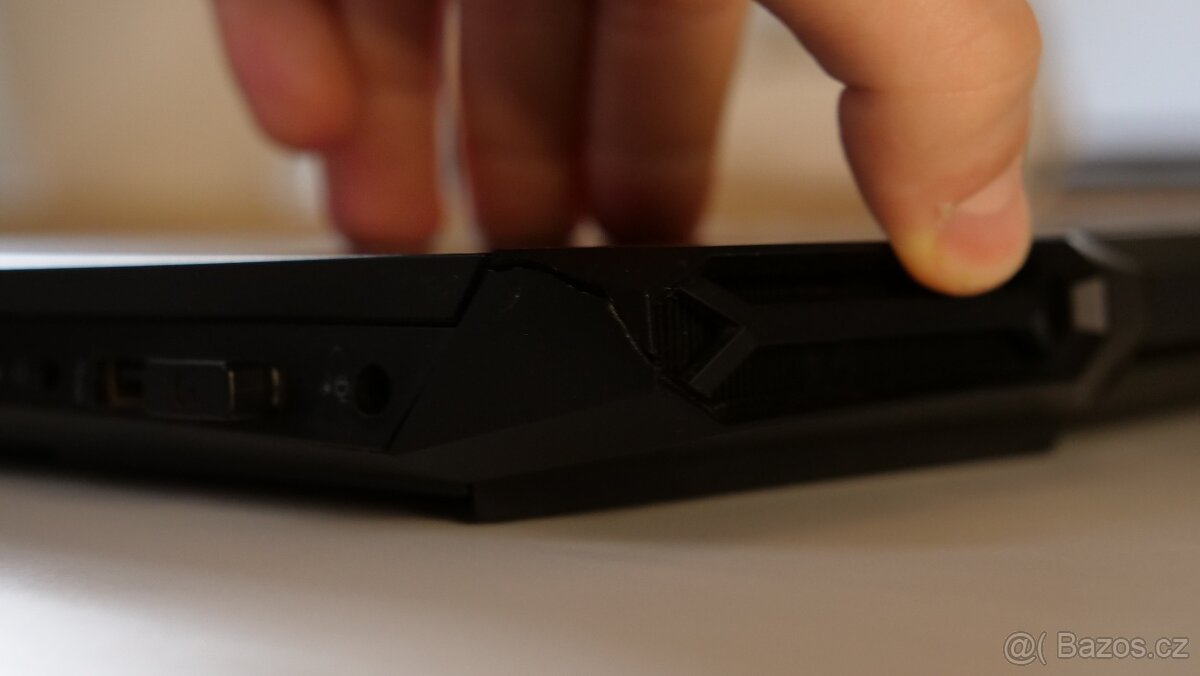 HP Pavilion Gaming 15 / RTX 3050 + chladící podložka - 7