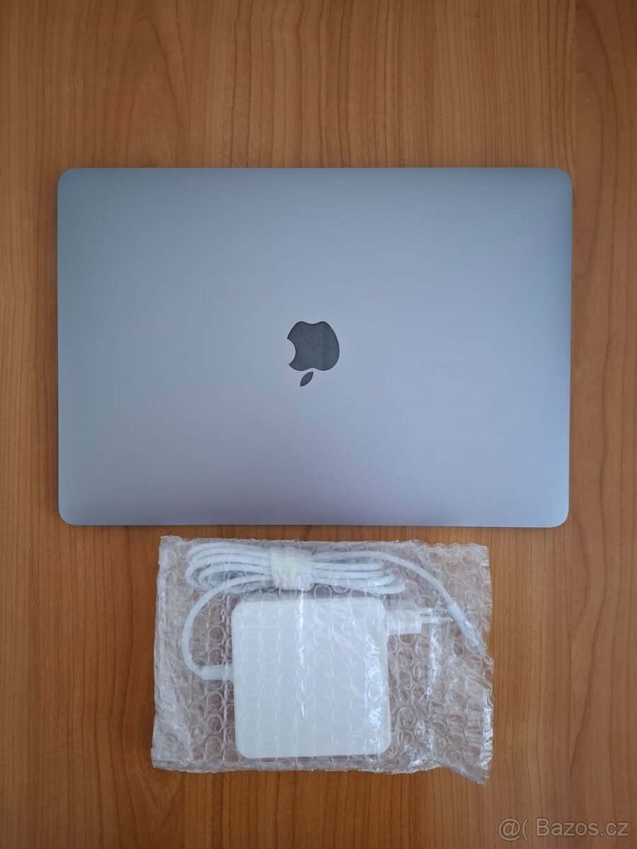 Macbook Air 13 palců M1 chip 16GB RAM 256 SSD 250 cyklů - 7