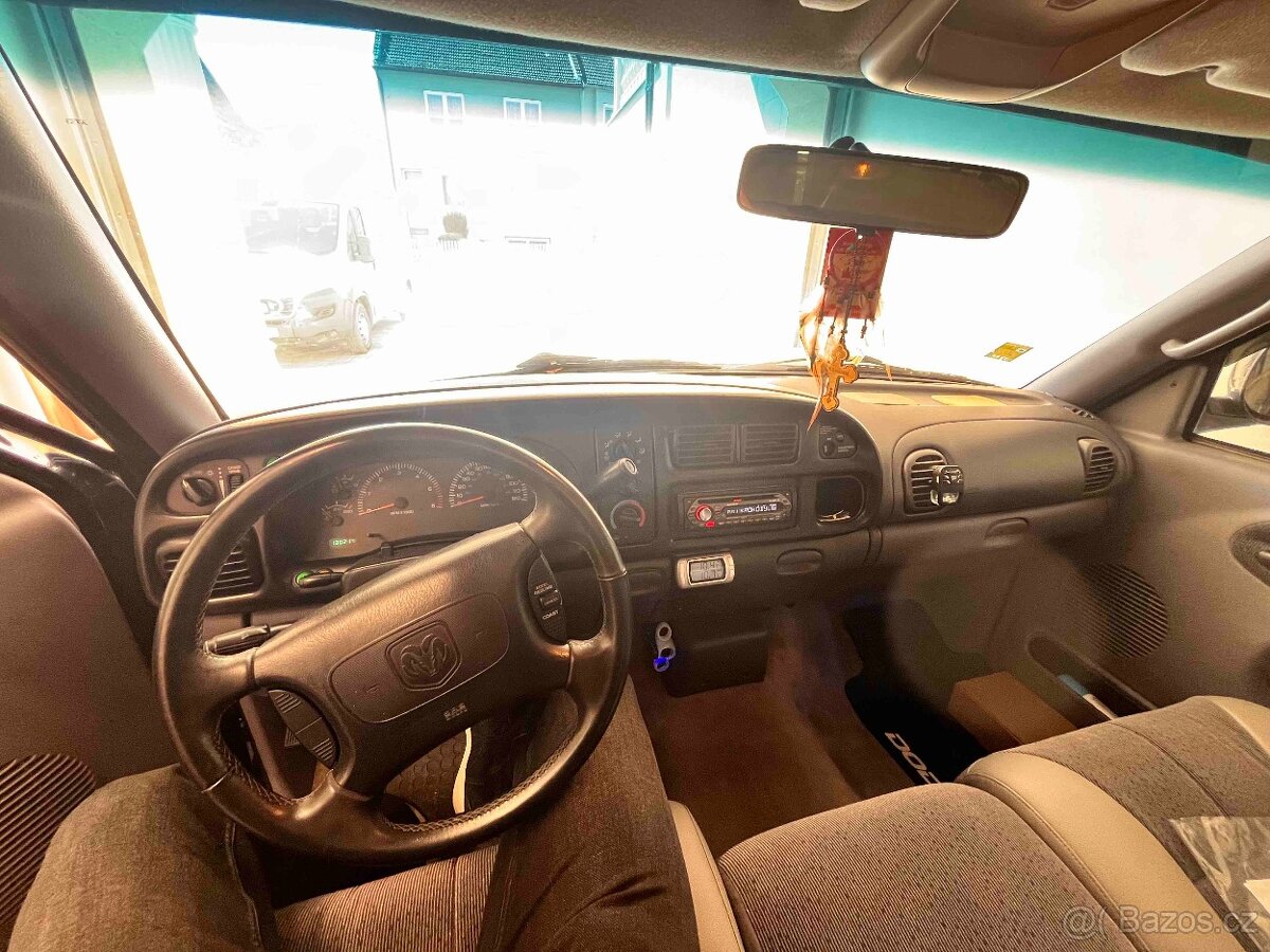 Dodge RAM 1500 V8 Magnum - 7