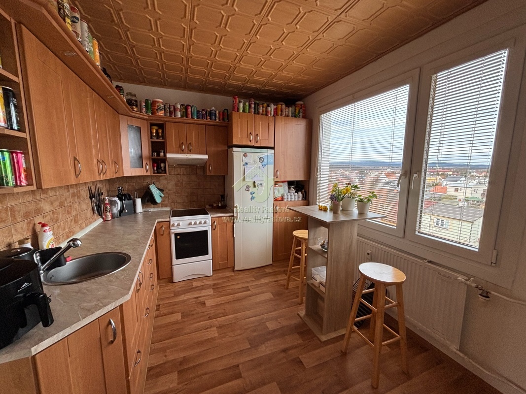 Rokycany-prodej velkého bytu 3+1 se zasklenou lodžií - 7