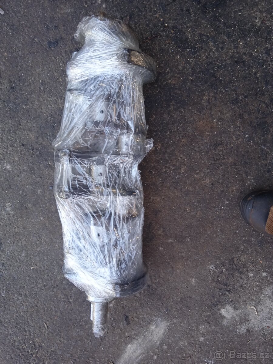 Prodám motor Zetor URI 6701 po Go - 7