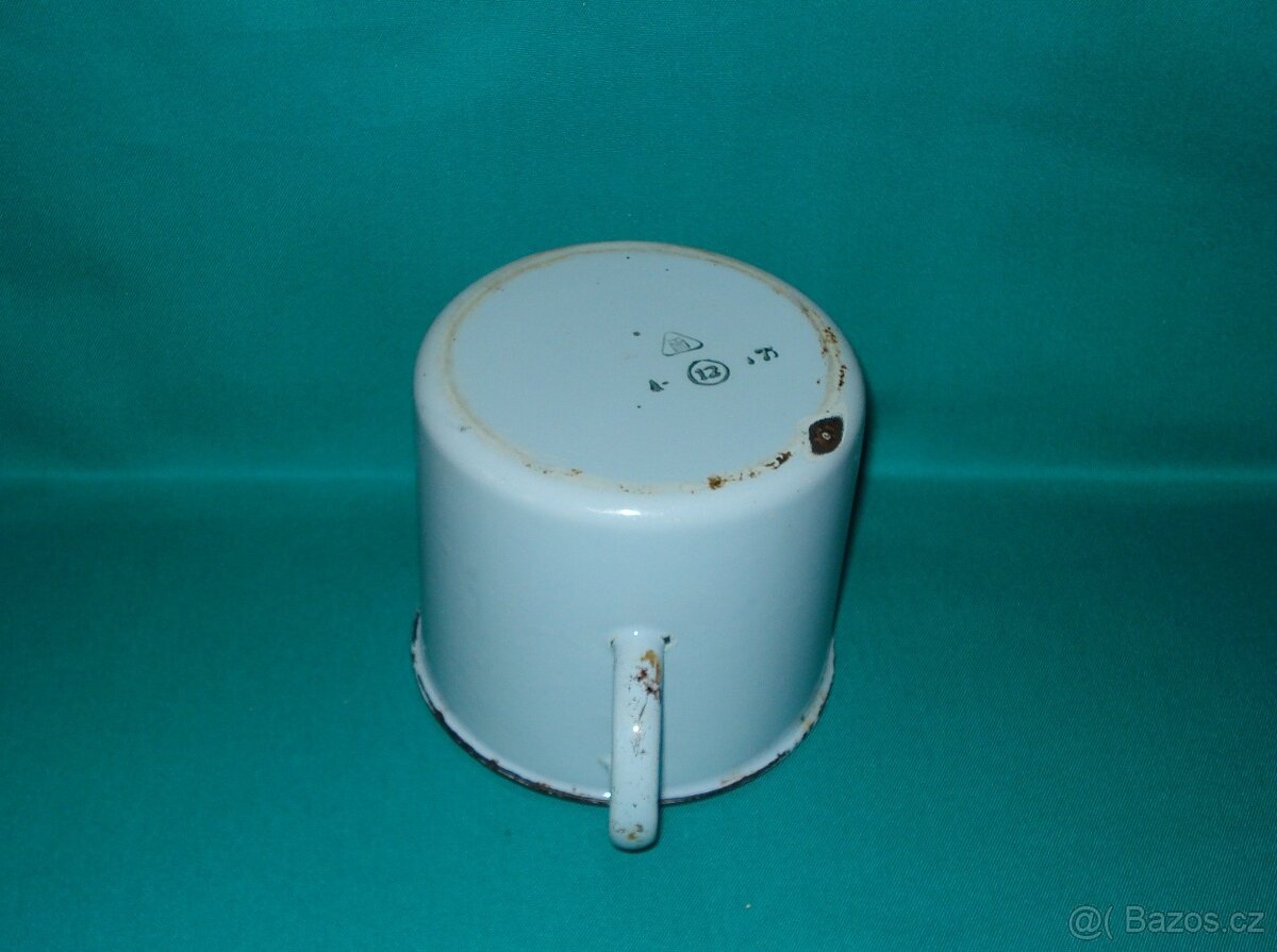 Smaltovaná bandaska a hrneky - 7