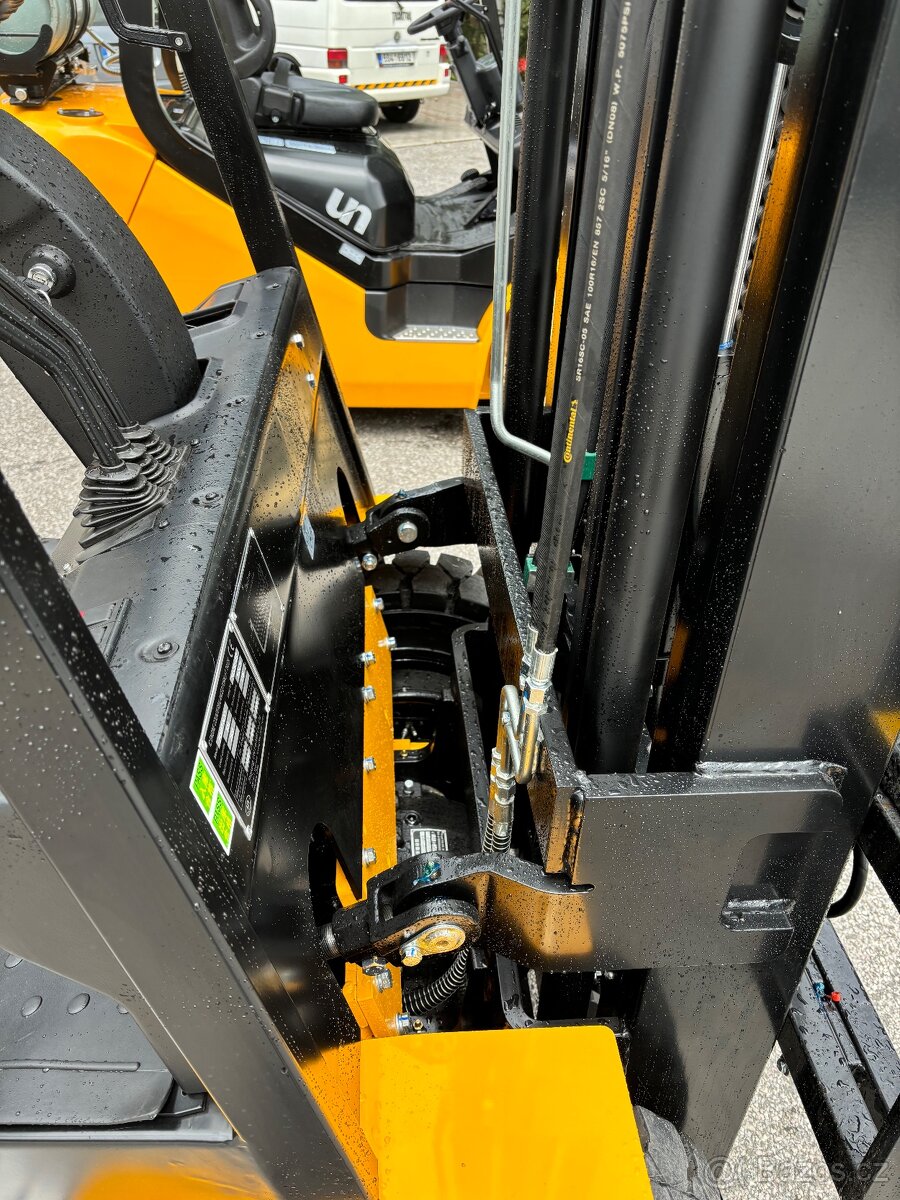 Nový - Vysokozdvižný vozík UN FD25 2.5t diesel - 7