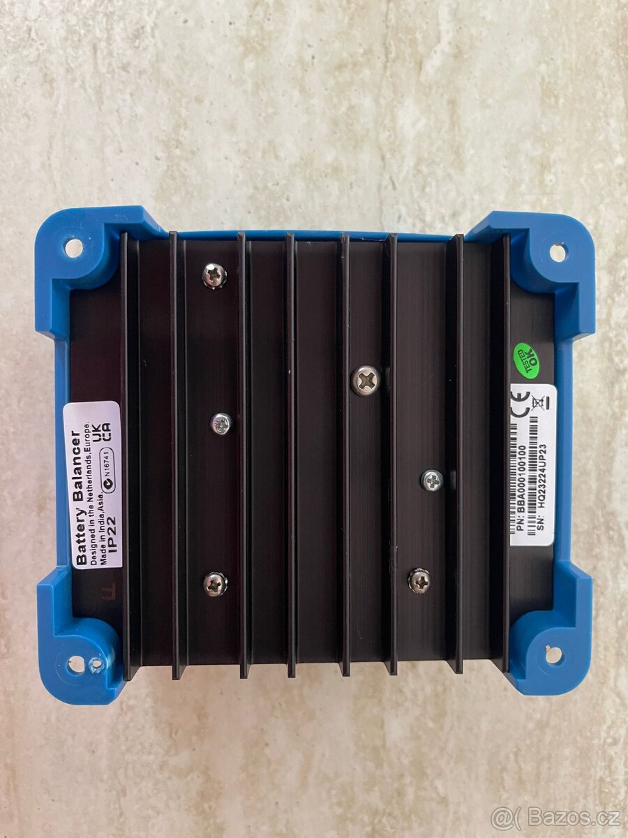 Victron BlueSmart IP22 nabíječka baterií 24V/16A + balancer - 7