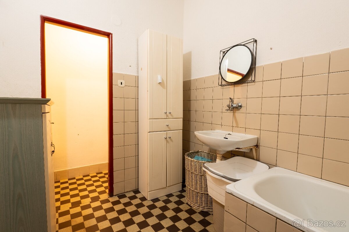 Prodej rodinného domu Leskovice 250m - 7