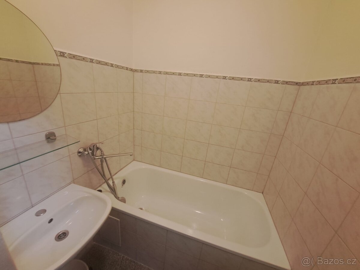 Pronájem bytu 2+1+L v ul. Beethovenova v Chomutově - 7