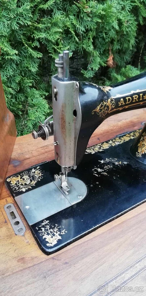 Šicí stroj ADRIA - 7