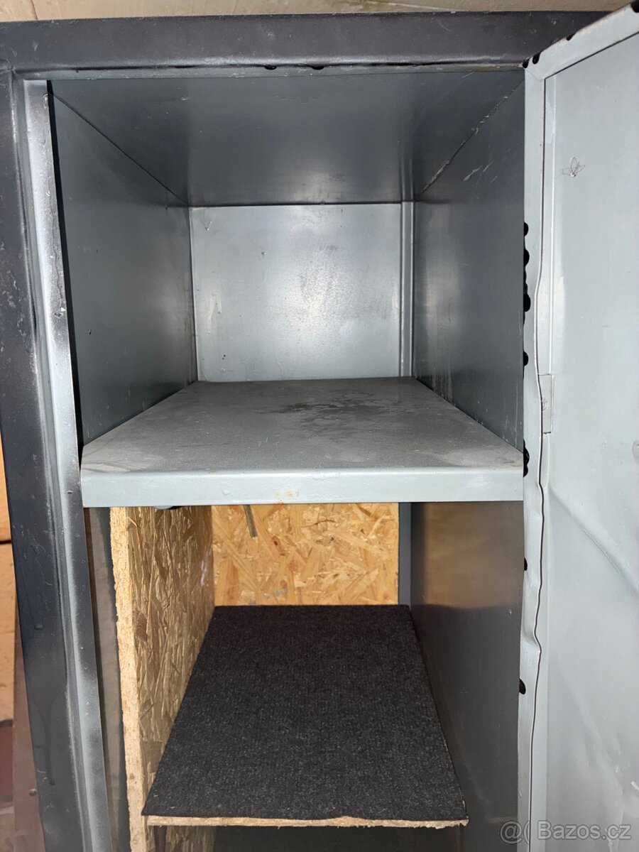 Plechová dvouskříň s policemi - 7
