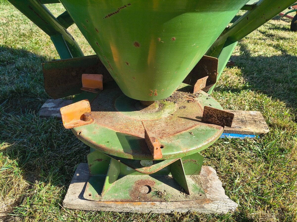 Práškovač Amazone 300 kg dva talíře - 7
