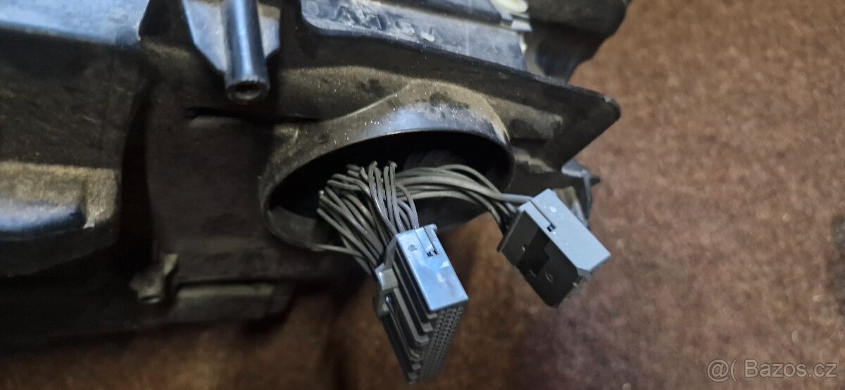 Prave predni svetlo volvo s60 v60 treti generace - 7