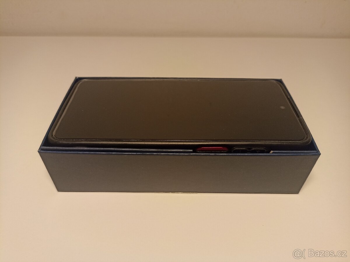 Motorola Moto G32 8GB/256GB + 10 pouzder + 5 skel - 7