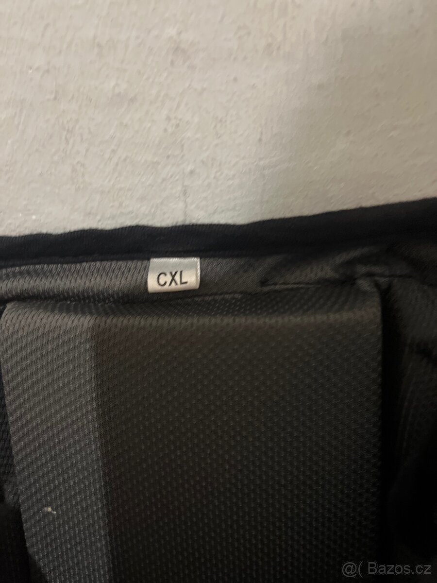 Vesty a přilby na koně - 7