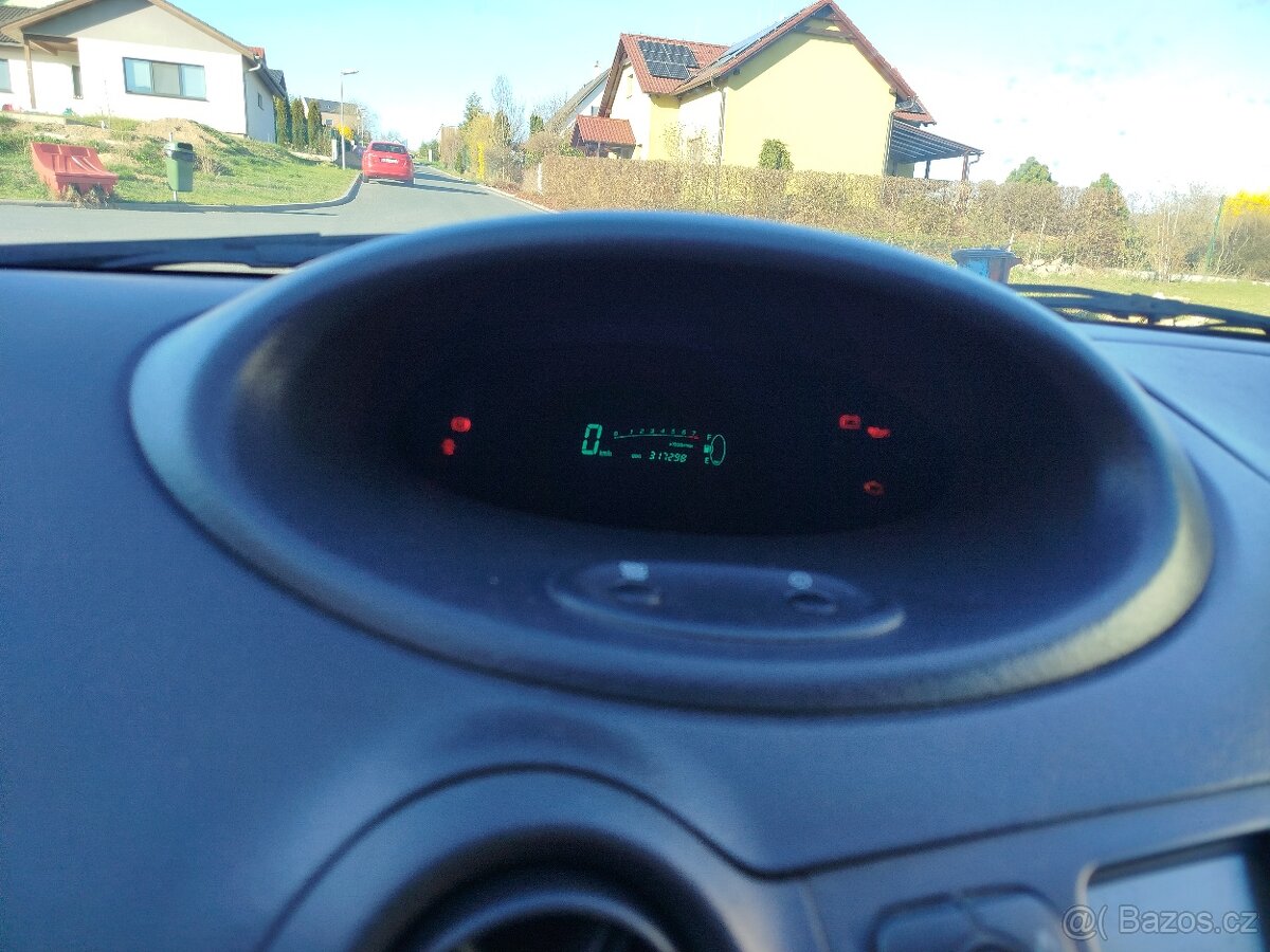 Toyta Yaris 1.0 2005 náhradní díly - 7