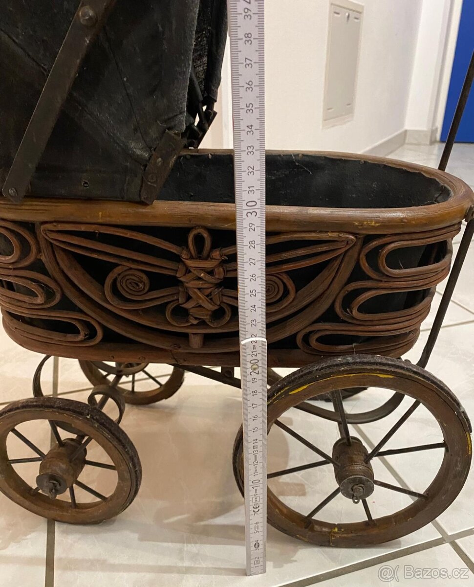 Historicky kočárek na panenky - 7