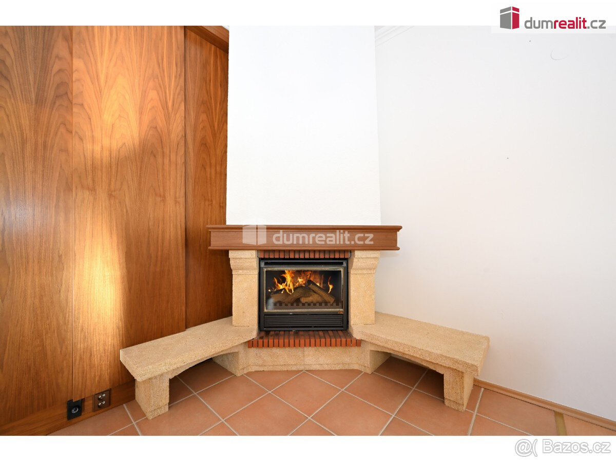 Prostorný byt, 146,8 m2 + lodžie 8,1 m2, zahrada 1666 m2, sk - 7