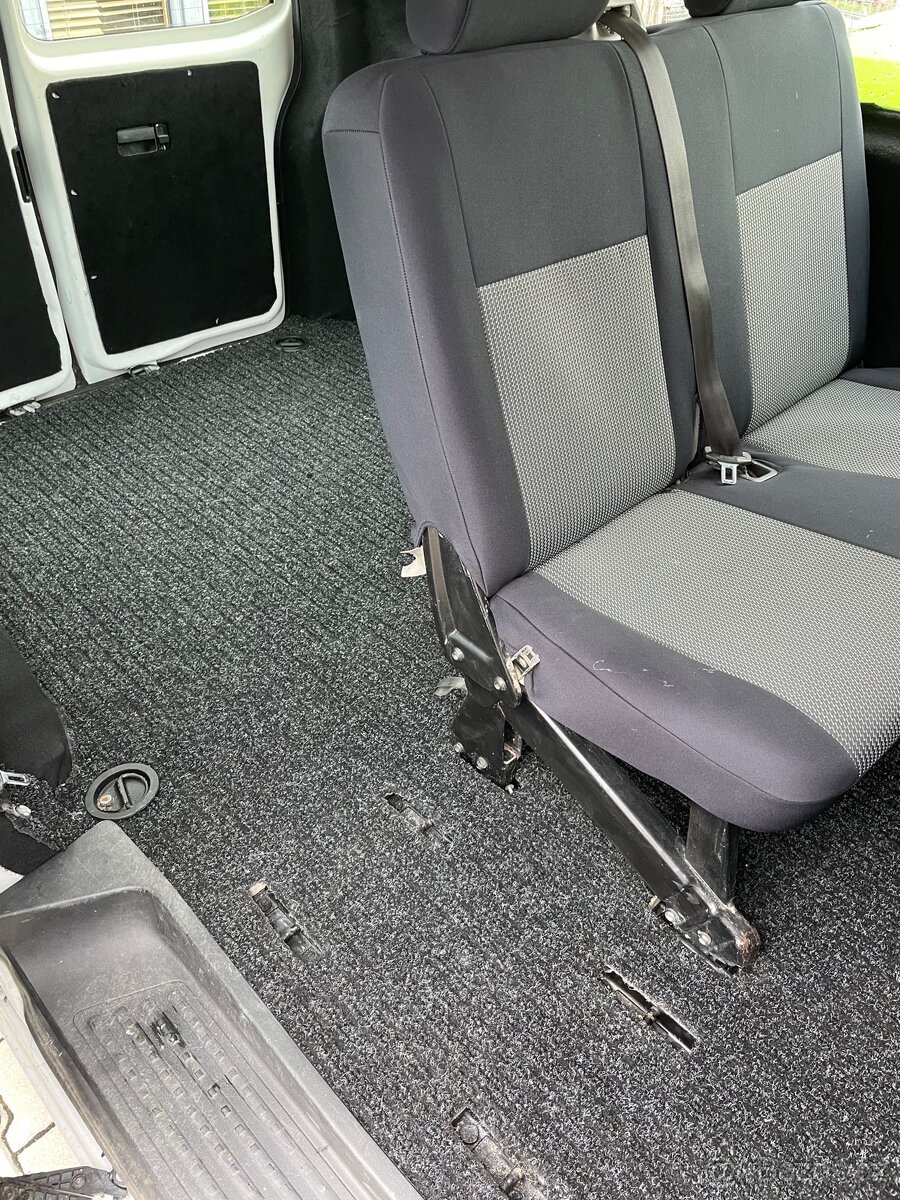 VW Transporter /2,0Tdi/ 2011/75kw/ 1majitel/ CZ/ 6MÍST - 7