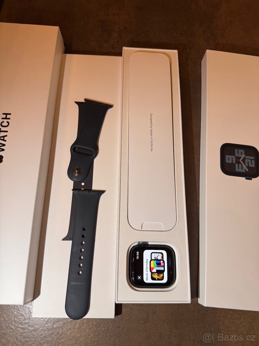 Apple Watch SE 2022 GPS 2 generace 44mm - 7