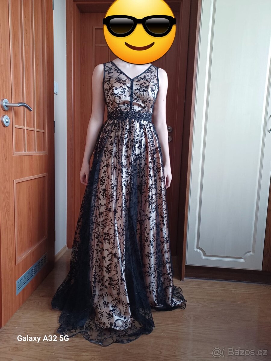 Zlaté dámské šaty s černou krajkou - 7