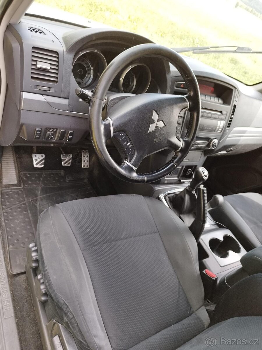 Mitsubishi Pajero - 7