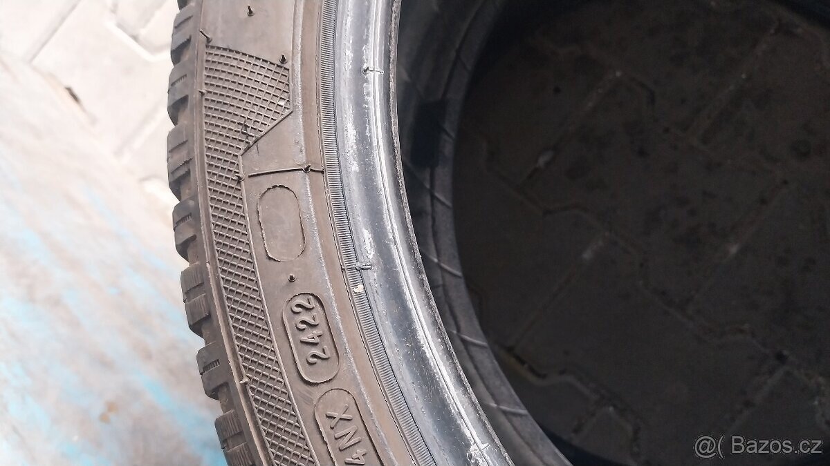 Prodám 2 x pneu Kleber 245/40/19 - 7