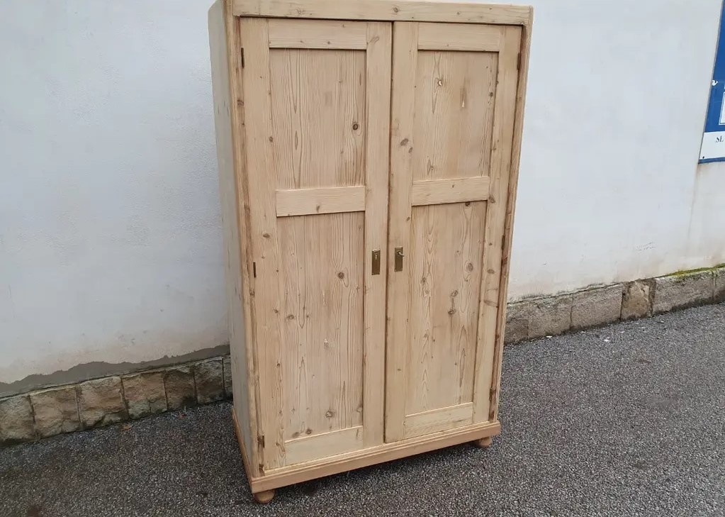 STAROŽITNÁ SKŘÍNKA PO CELKOVÉ RENOVACI - 7