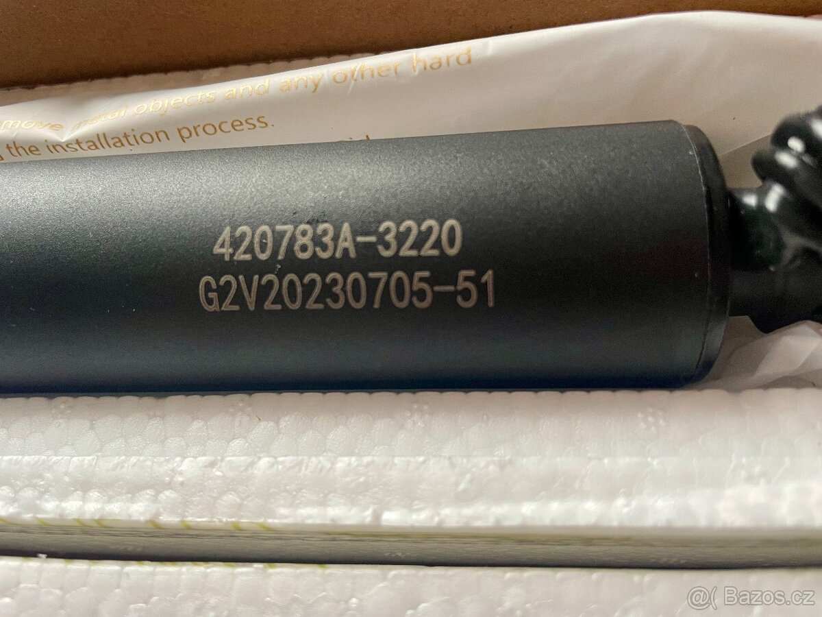 Škoda Superb III Liftback nové elektrické vzpěry kufru - 7