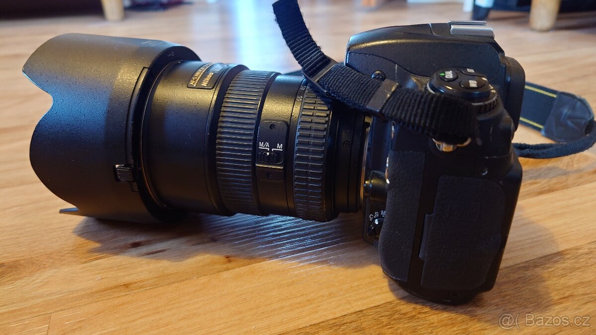 Nikon D300 a objektiv Nikkor 17-55 f2,8 - 7