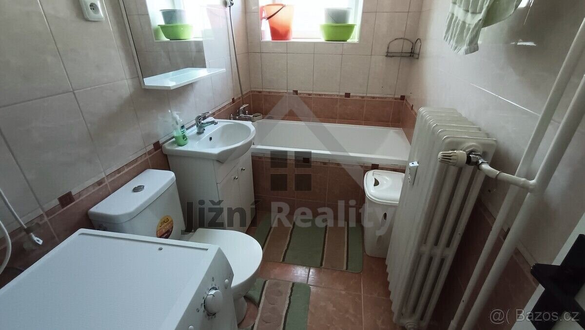 Byt 2+1 s balkónem, 2 patro, 55m2, Nerudova, ČB - 7