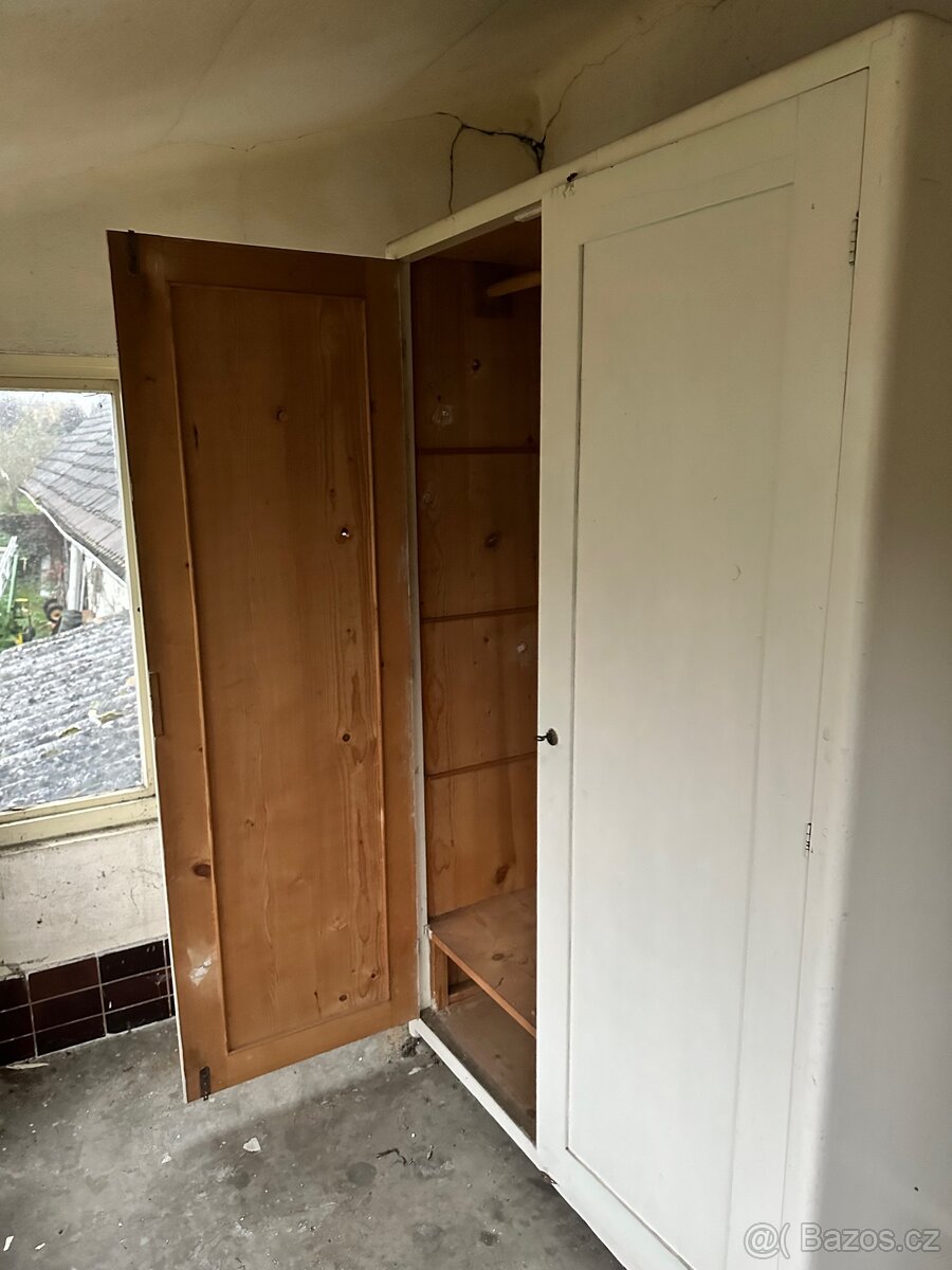 Mohutná starožitná skříň 120x185 - 7