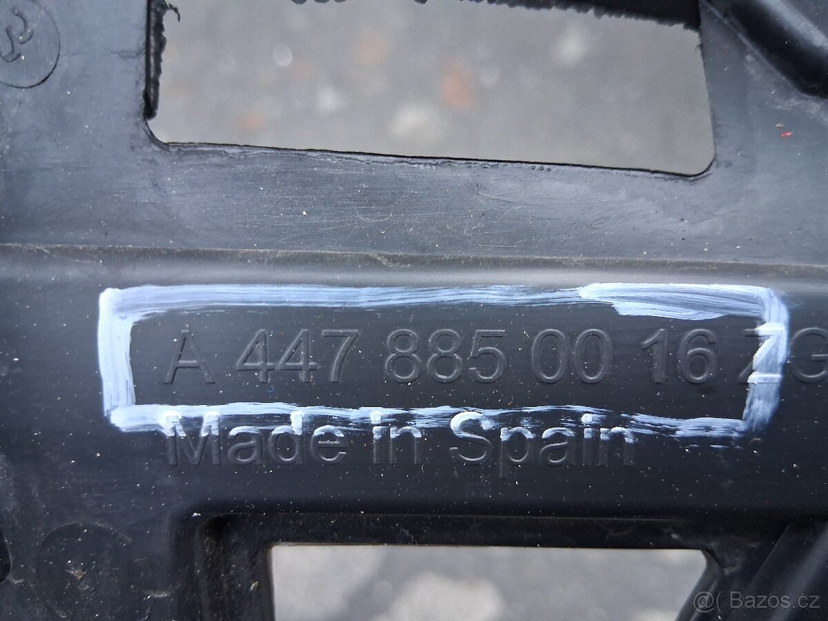 Mercedes w447 drzak narazniku - 7