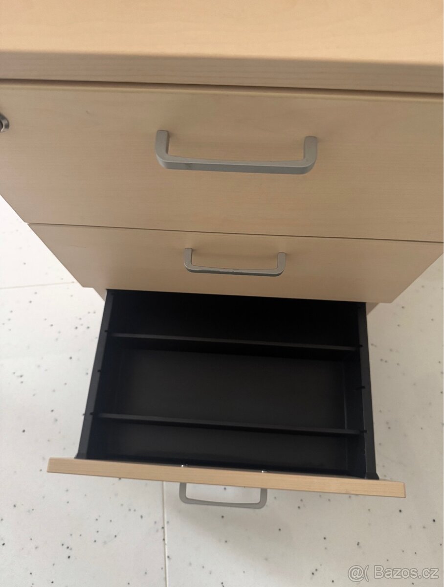 Kancelářský stůl - 7