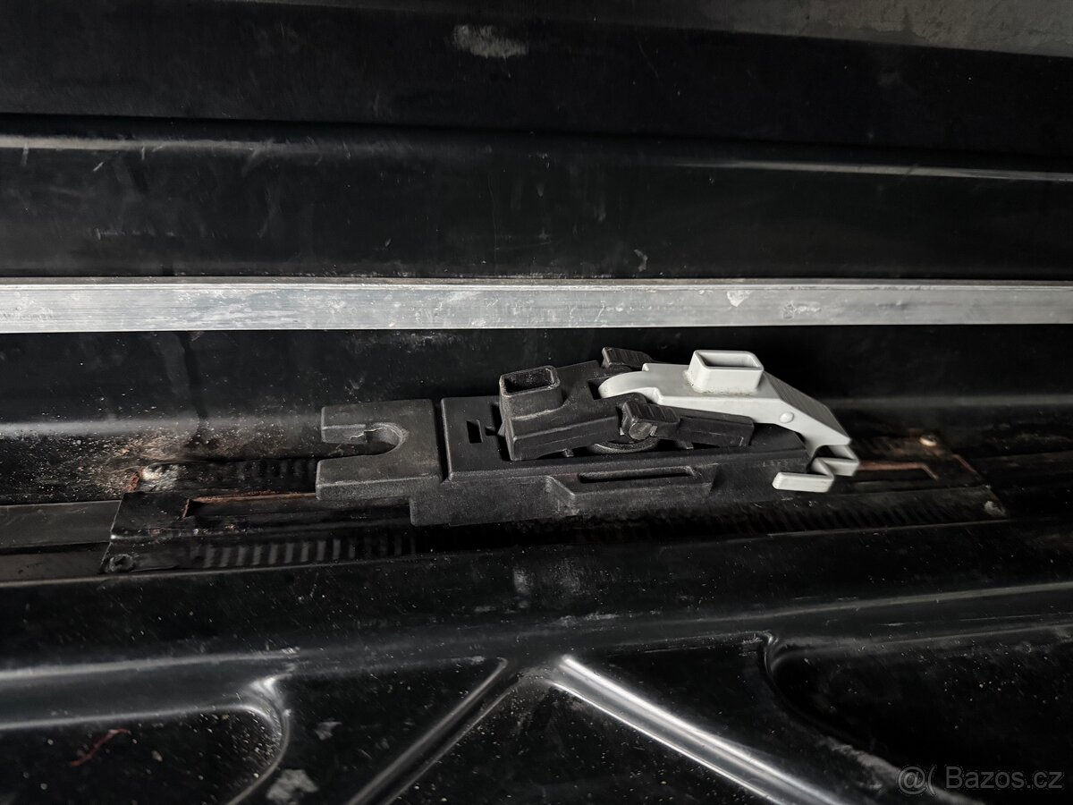 THULE střešní box na lyže - 7