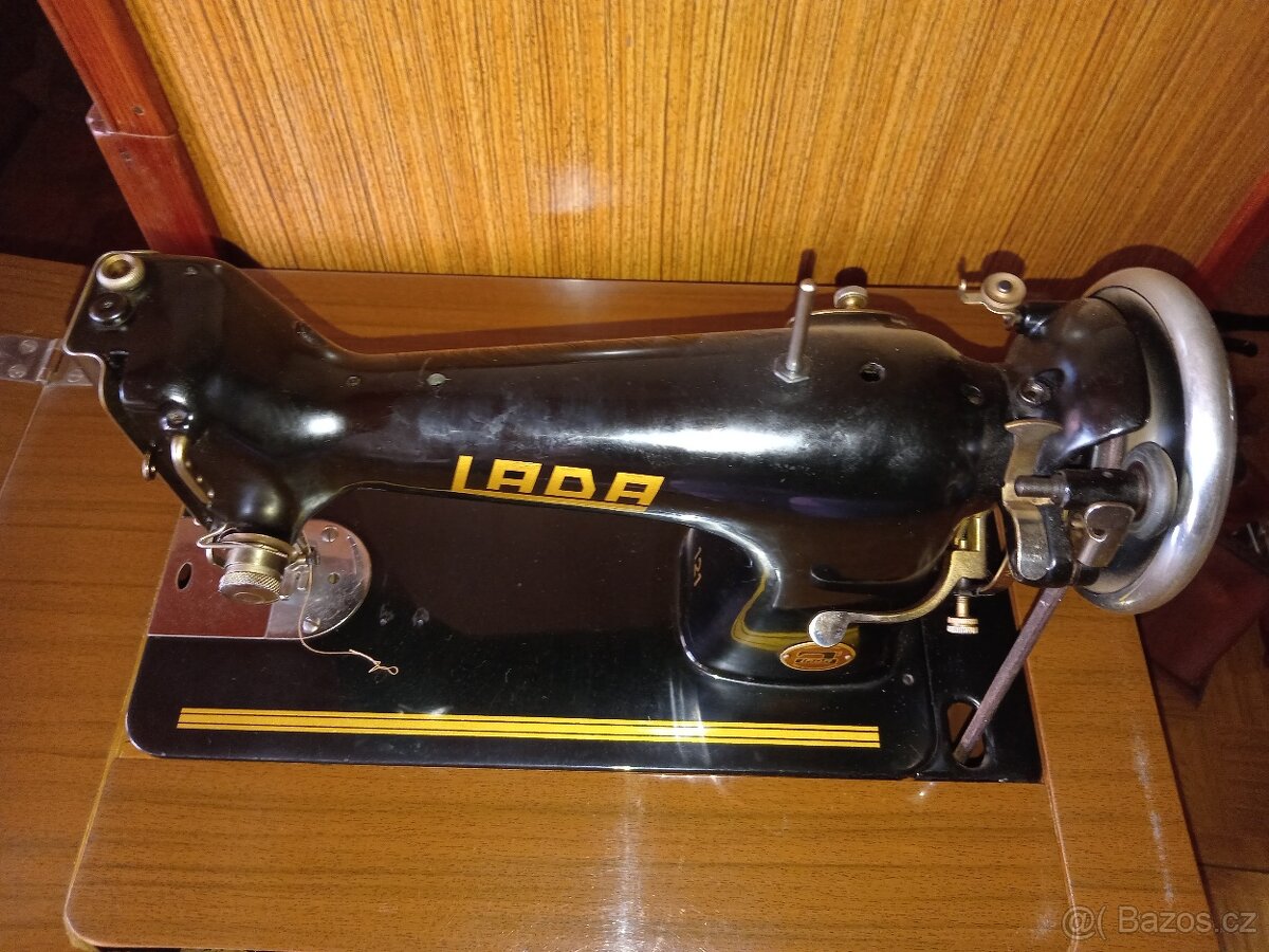 Šicí stroj LADA - 7