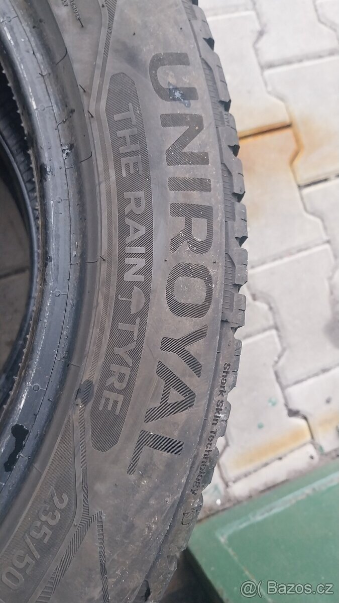 Prodám 2 x pneu Uniroyal 235/50/18 - 7