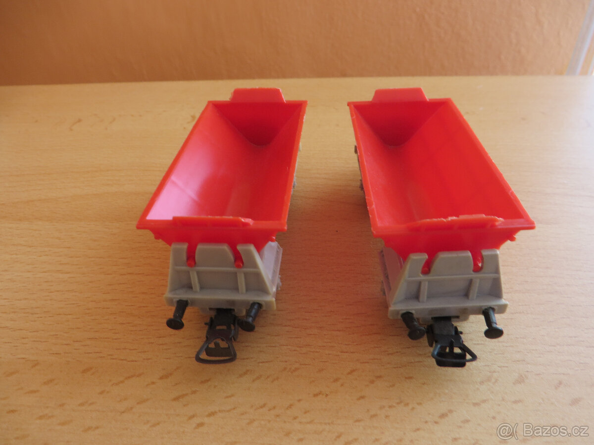 Kolejiště+ el. mašinka + vagónky - 7