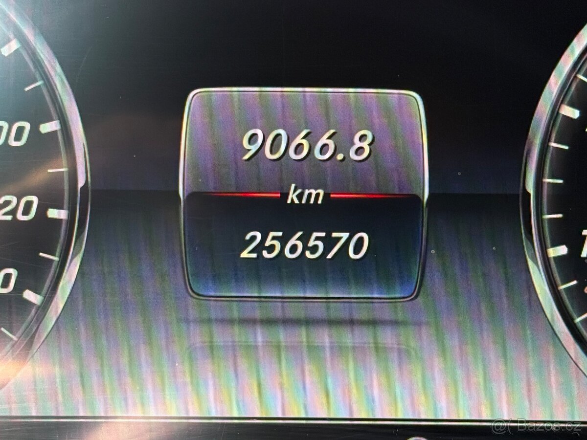 Prodám Mercedes - Benz S500 4MATIC - 7