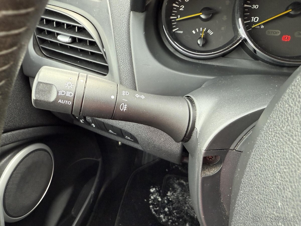 Renault Fluence 1.6i , 81 kW benzín, 2010 - 7