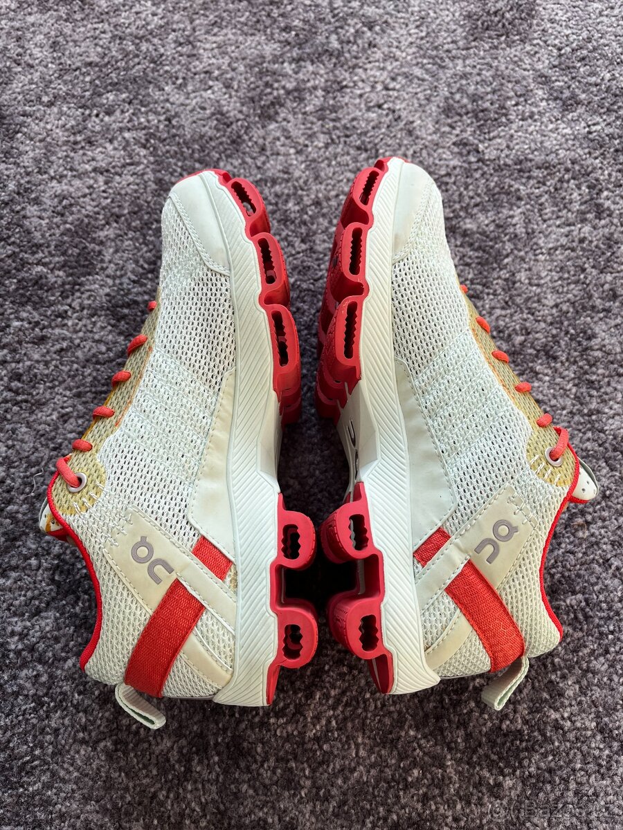 On Running, model Cloudsurfer. Velikost 37,5 - 7