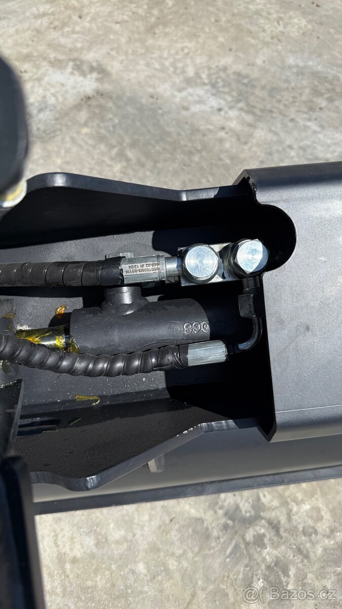 Hydraulická svahovací lžíce MS 03 - 7