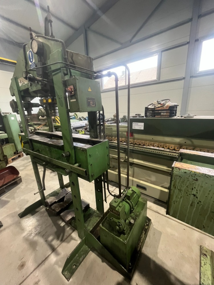 72. Hydraulický montážní lis CDM 80 - 7