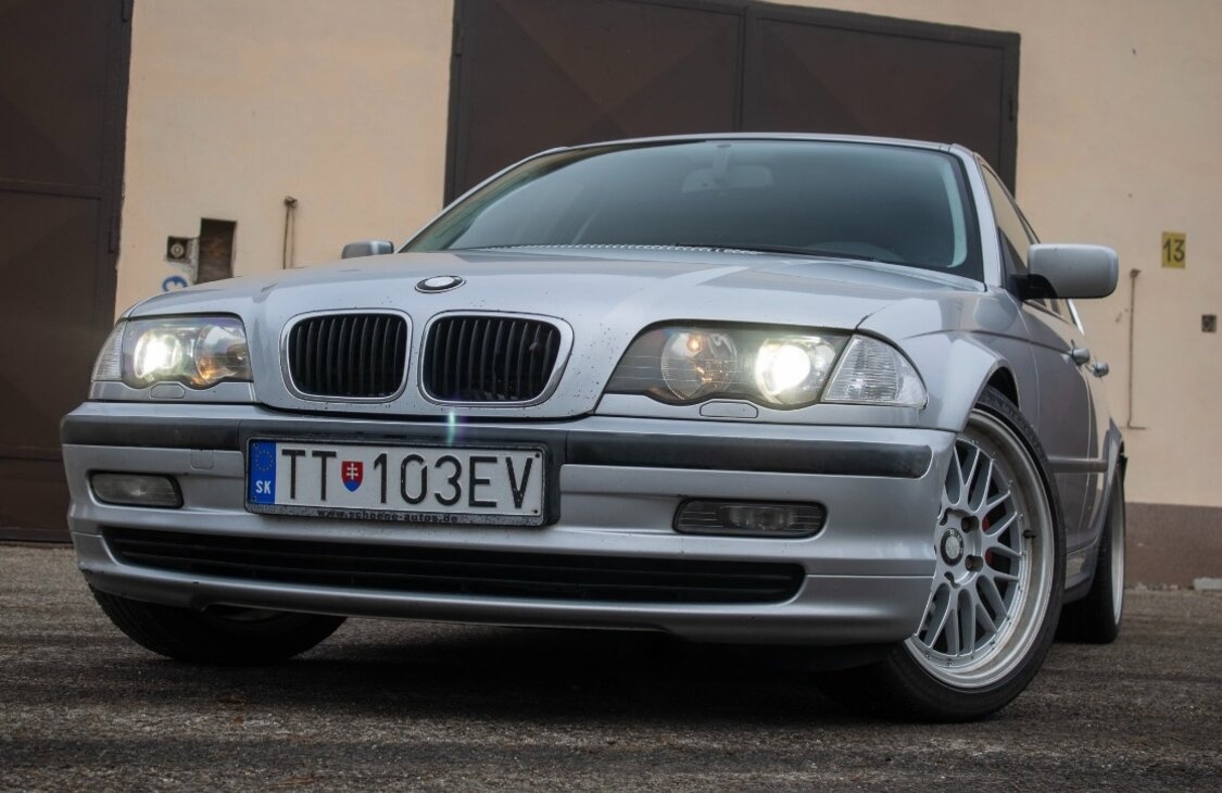 BMW 328i E46 2.8i 142 kW - 7